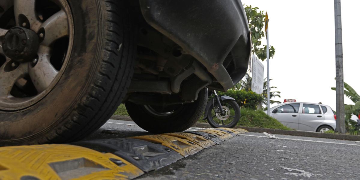Sobre la Avenida Paralela de Manizales se han instalado dos reductores de velocidad en las últimas semanas.
