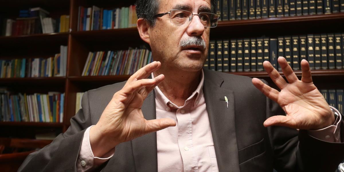 Celio Nieves Herrera, candidato del Polo a la Alcaldía de Bogotá, es líder de los educadores.
