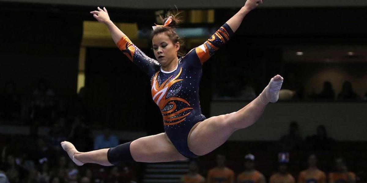 La gimnasta Samantha Cerio se fracturó ambas piernas durante una rutina de piso.