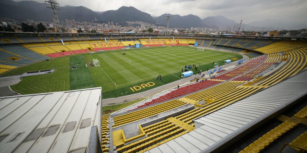 El estadio Nemesio Camacho El Campín está ubicado en Bogotá. Es uno de los escenarios deportivos principales del país y alberga a dos conjuntos capitalinos históricos: Santa Fe y Millonarios. Tiene capacidad de 36 mil espectadores aproximadamente.