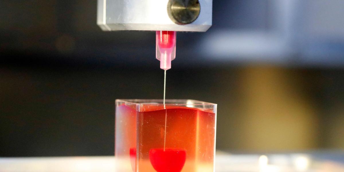 Científicos en Israel revelaron una impresión 3D de un corazón con tejido y vasos humanos, y lo calificaron como el primer y más importante "avance médico" en tecnología de trasplantes.