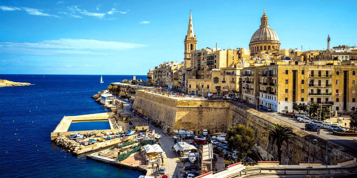 Los pueblos de Malta están llenos de encanto y entre sus estrechas calles asoma la arquitectura que caracteriza la pequeña isla.
