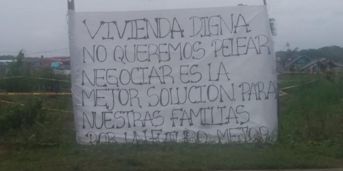 Los invasores de Puerto Gaitán piden soluciones de vivienda.