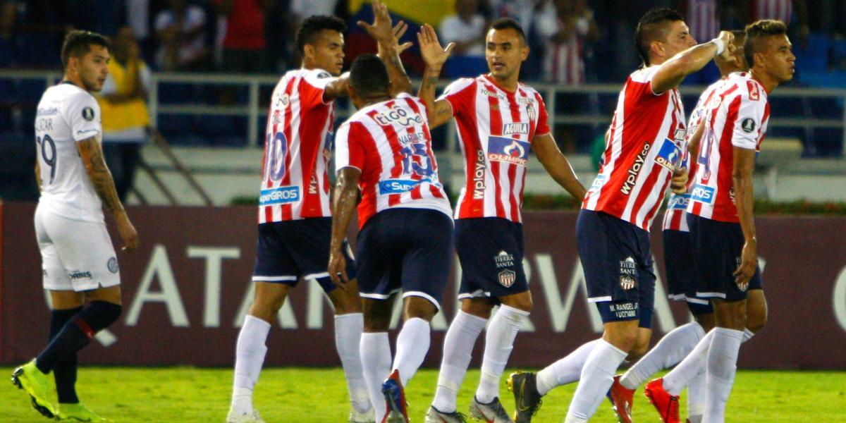 El festejo del Junior tras el gol de Michael Rangel, con el que el equipo de Luis Fernando Suárez venció 1-0 a San Lorenzo.