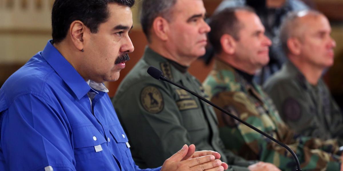Este martes, Maduro apareció en una cadena de televisión, rodeado de la cúpula militar.