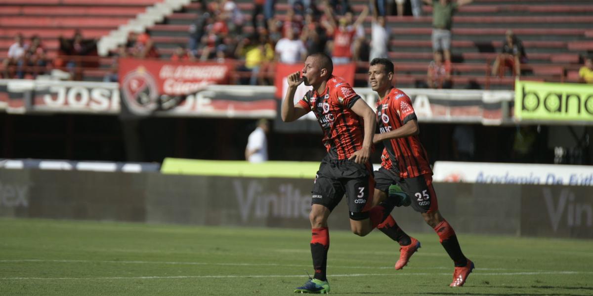 El Cúcuta Deportivo terminó el primer semestre con un triunfo ante el Junior 2 - 1, lo que lo dejó quinto en la zona de descenso con un acumulado de 115 puntos.