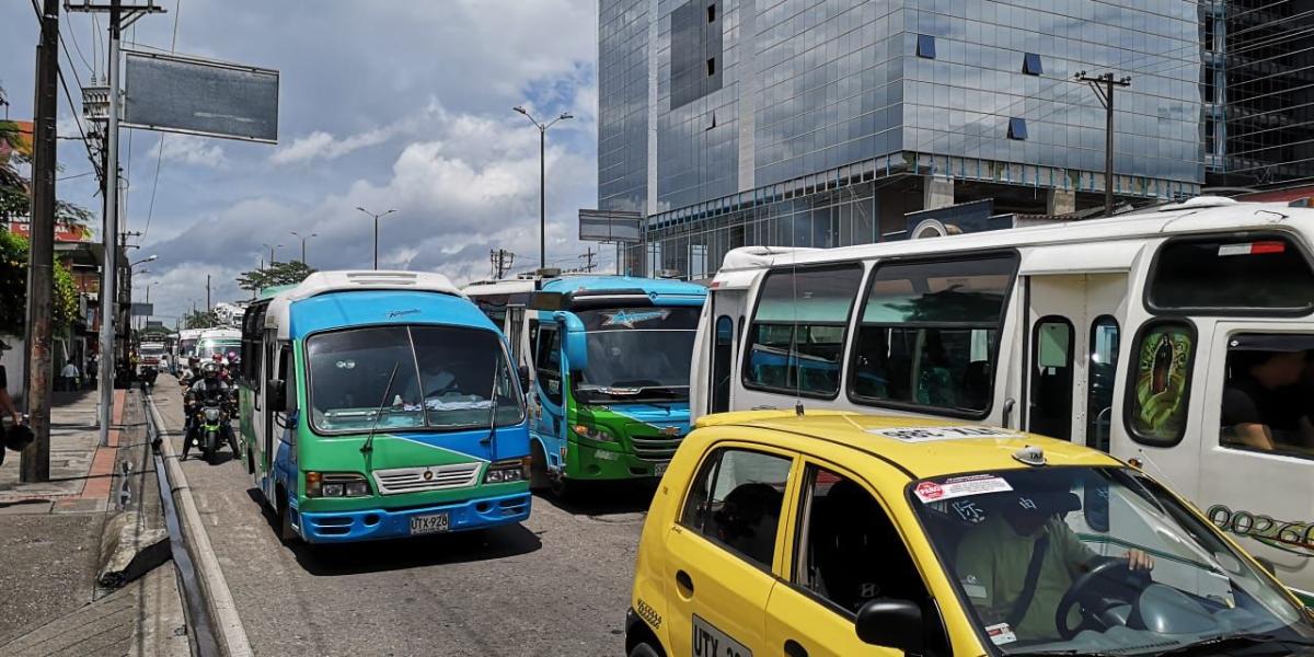 Los conductores de buses no prestaron el servicio hoy en Villavicencio y vacíos se movilizaron desde dos puntos hasta el centro de la ciudad.