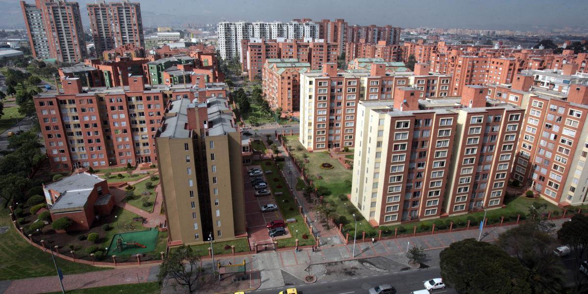 En varias ciudades de Colombia, la escasez de suelo urbanizable ha obligado a los constructores a desarrollar más edificios destinados a apartamentos.