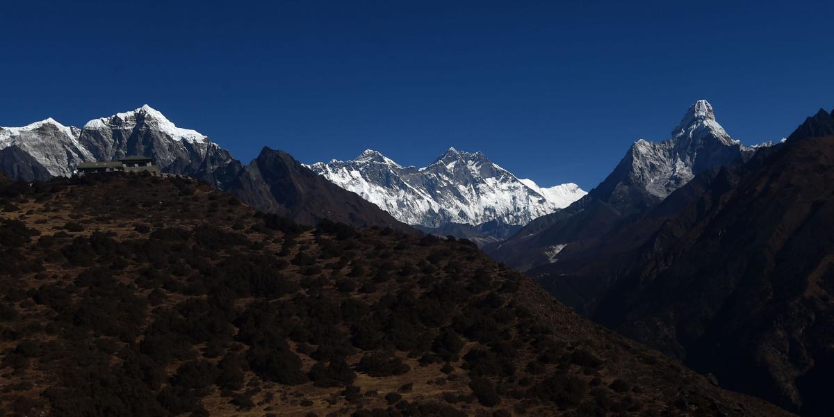 Vsta aérea del Monte Everest en  el distrito Solukhumbu (Nepal) a 140 k9m de la capital.