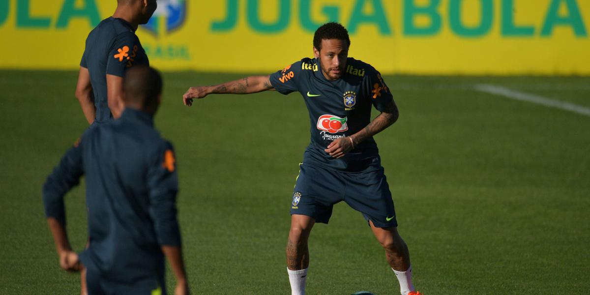 Neymar en la práctica de Brasil.