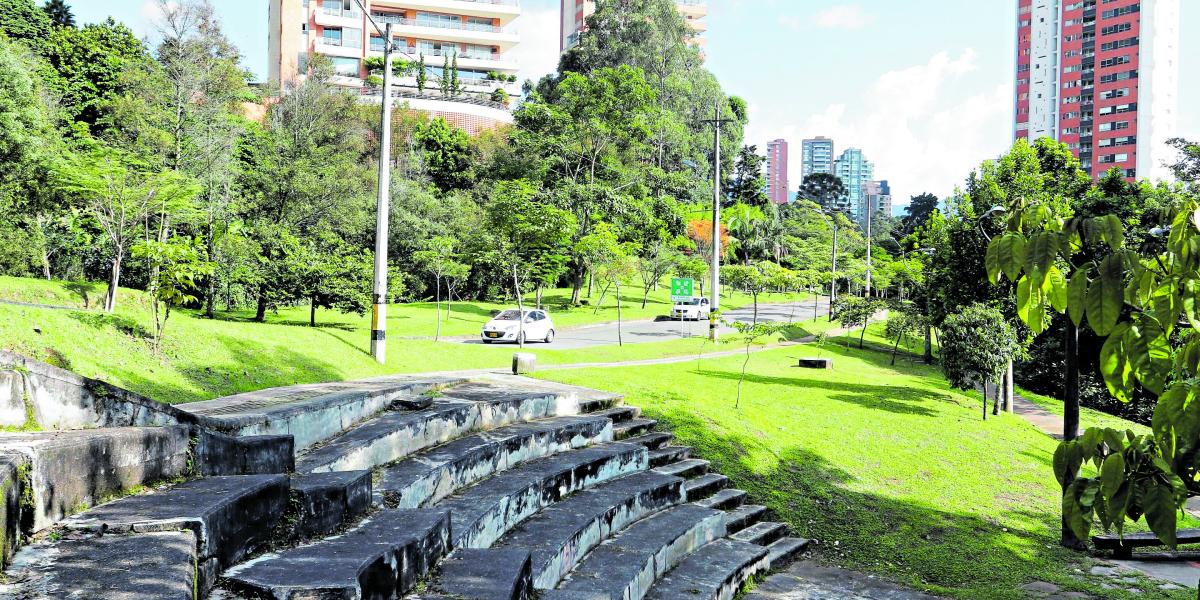 Así luce actualmente el parque Asís, unos escalones hechos de cemento, agrietados y resquebrajados, sin ningún otro elemento urbanístico que convoque a la comunidad del sector.
