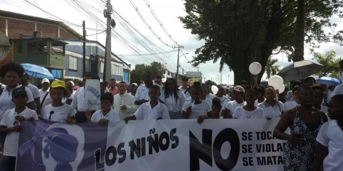 Decenas de personas marcharon por las calles de Buenaventura, en repudio al asesinato de la niña.