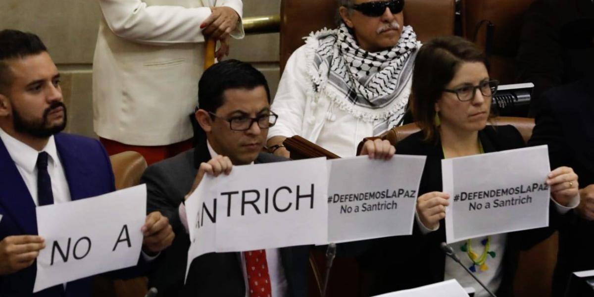 La bancada del partido Alianza Verde rechazó la presencia de Santrich, pero defendió el acuerdo de paz.