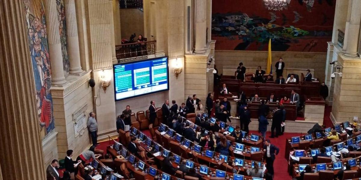 Guillermo Botero ya hace presencia en la Cámara de Representantes donde votarán la moción de censura en su contra.
