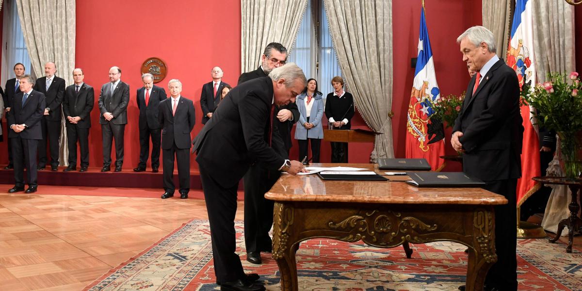 Piñera cambió este jueves a seis ministros entre ellos al canciller Roberto Ampuero, que será reemplazado por Teodoro Ribera Neumann, en una modificación de su gabinete desde que asumió el poder en marzo de 2018.