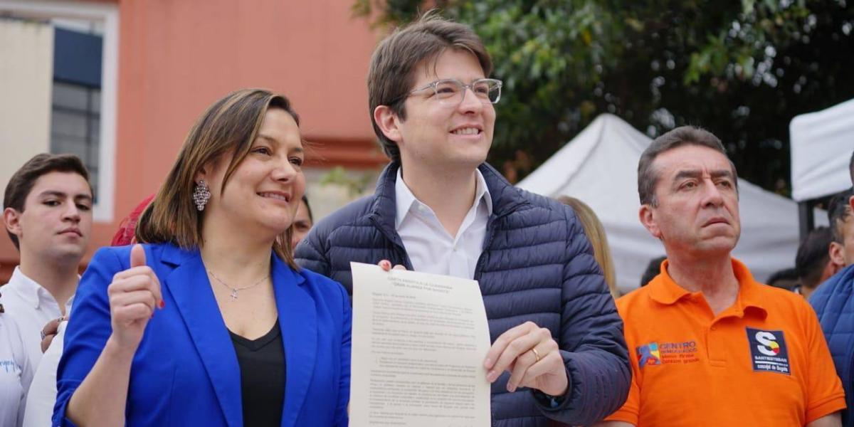 Los candidatos Ángela Garzón y Miguel Uribe pactaron su alianza en el Chorro de Quevedo.