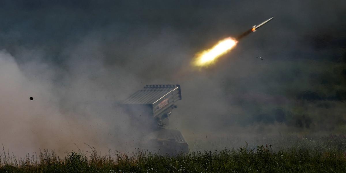 Sistema de misiles tornado-G durante un entrenamiento en Moscú.