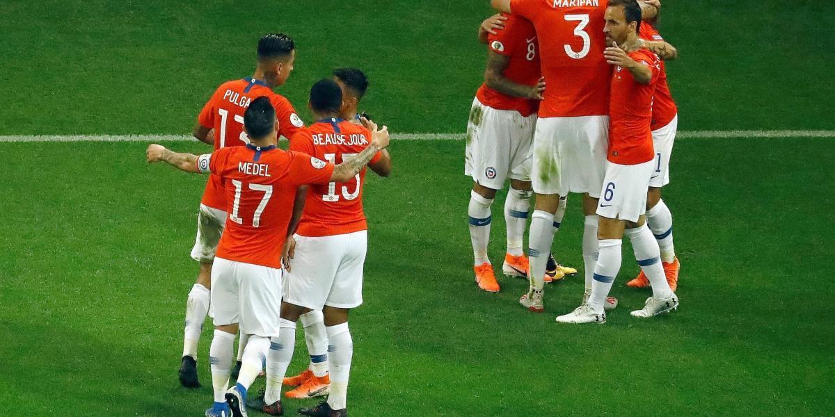 La selección de Chile celebra el triunfo.