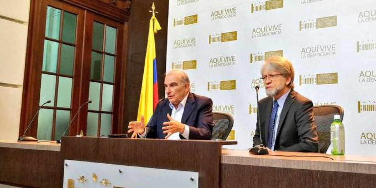 Humberto De la Calle y Antanas Mockus ofrecieron una rueda de prensa este miércoles sobre la decisión del Consejo de Estado.