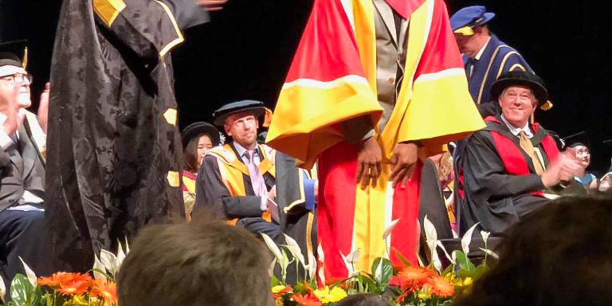Fernando Montaño, doctor honoris causa de la Universidad de Bath, en Reino Unido.