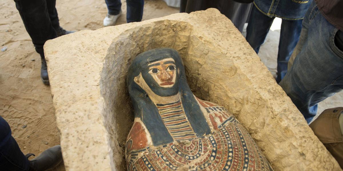 Los visitantes pueden ver los sarcófagos que están en estas pirámides.