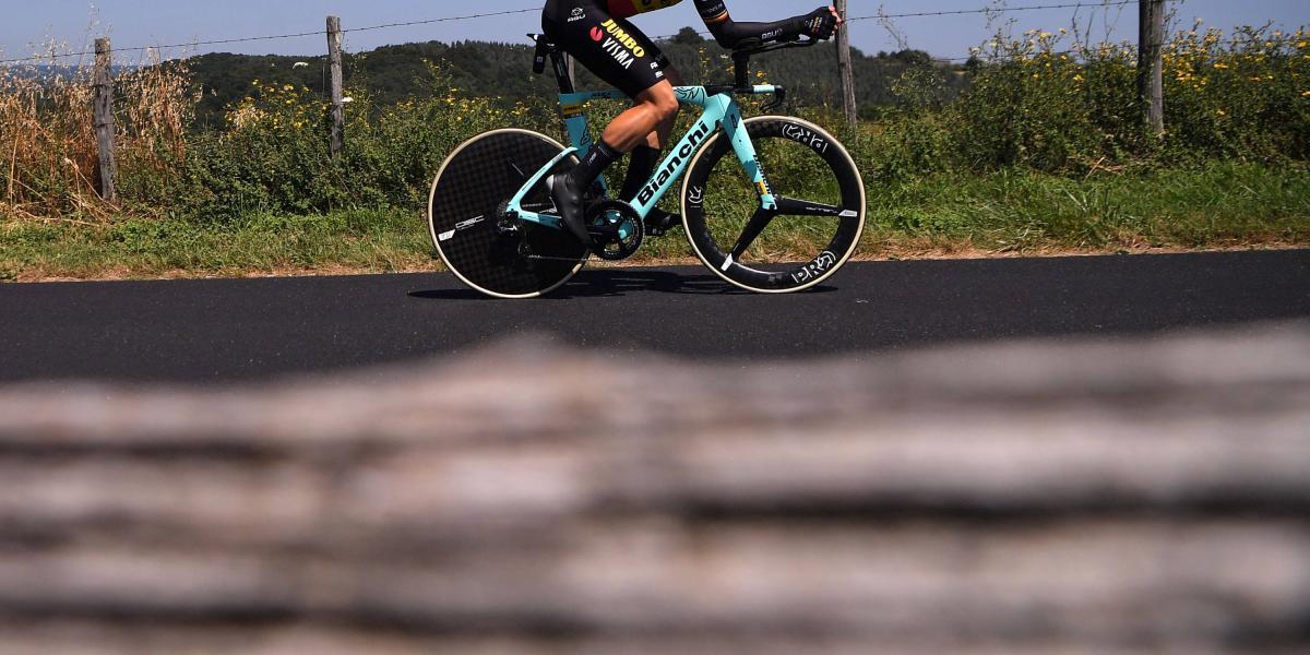 Wout Van Aert durante la etapa trece del tour de Francia.