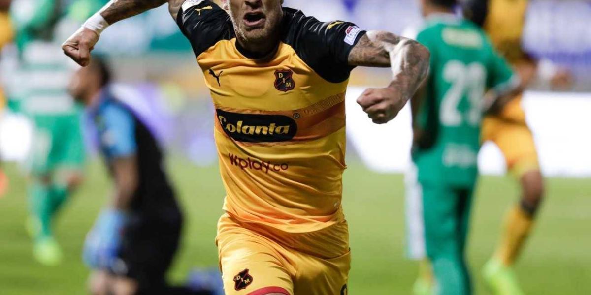 El festejo de gol de Adrián Arregui en la victoria del Medellín.