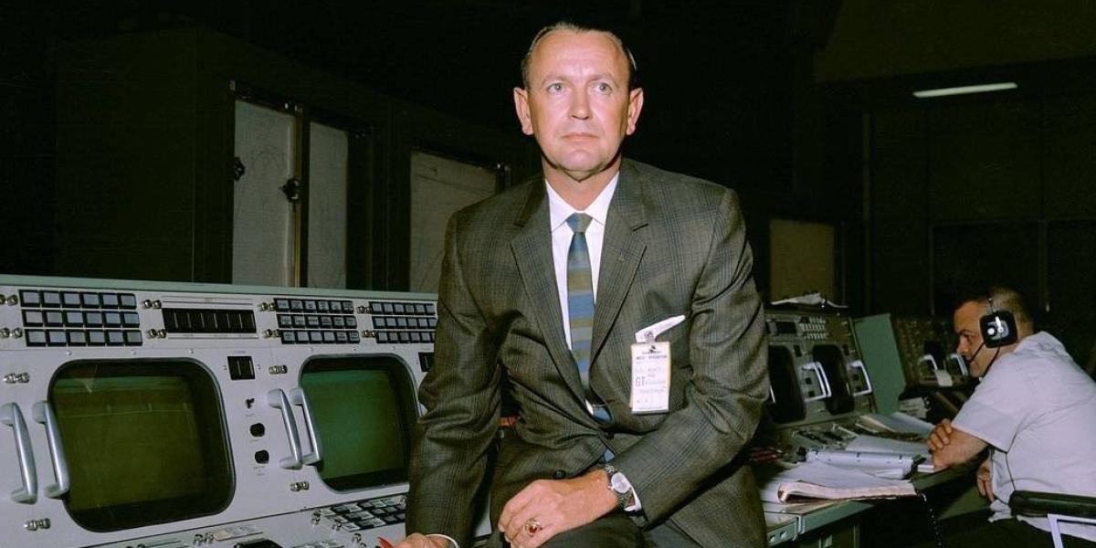Fotografía de Chris Kraft el 15 de agosto de 1965, en el Centro de Control de las Misiones (CCM), en Houston (EE.UU.).