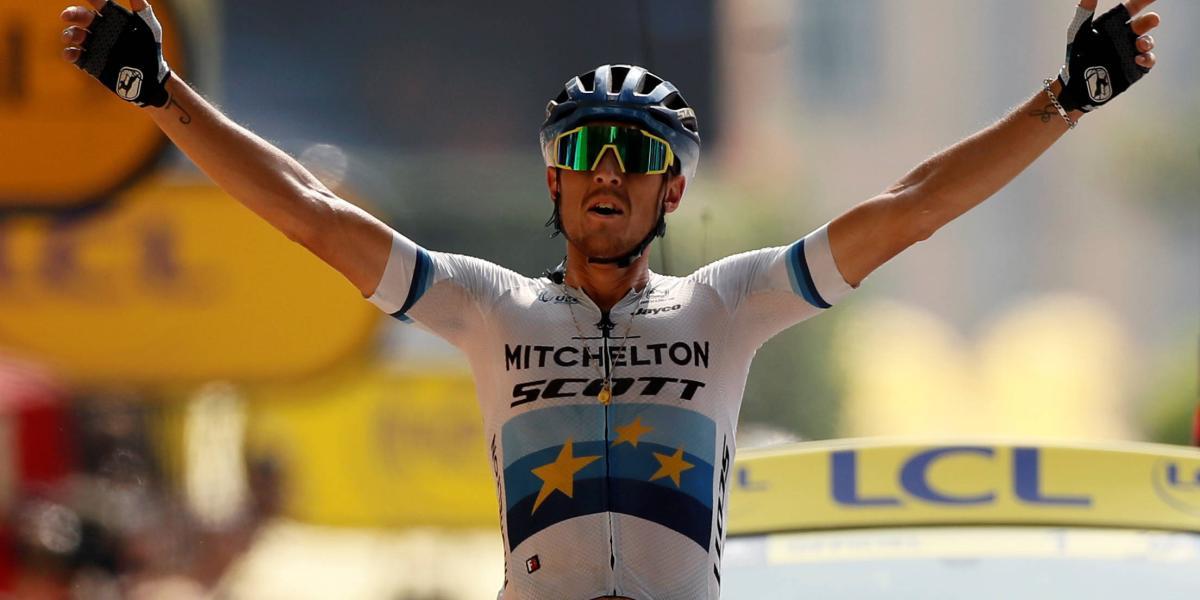 Matteo Trentin festeja su triunfo en la etapa 17 del Tour de Francia.