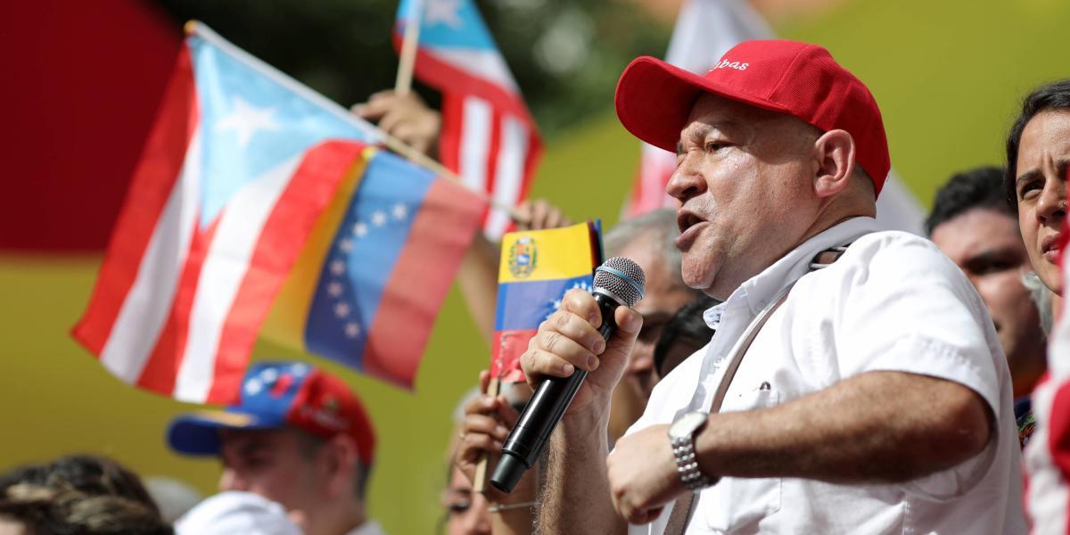 El senador Carlos Antonio Lozada del partido Farc participó de una manifestación chavista en Caracas.