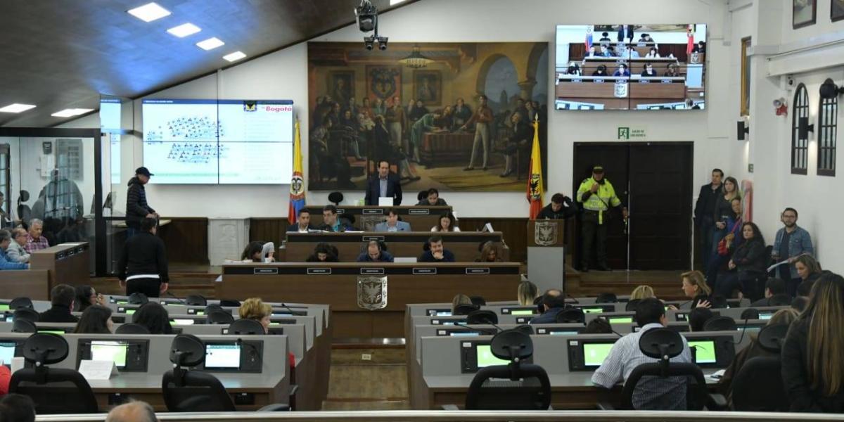 El Concejo de Bogotá tiene 45 curules pero el que quede segundo en la Alcaldía tiene derecho a ocupar una curul.