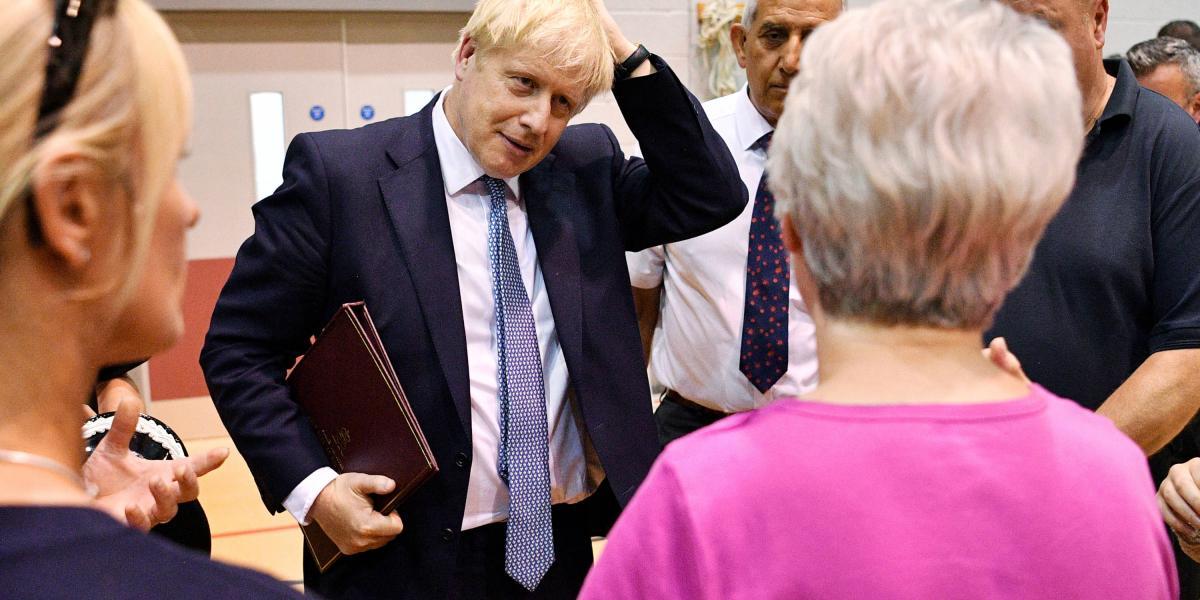 En las elecciones parlamentarias parciales se redujo la débil mayoría del partido del primer ministro británico, Boris Johnson, a un solo voto.