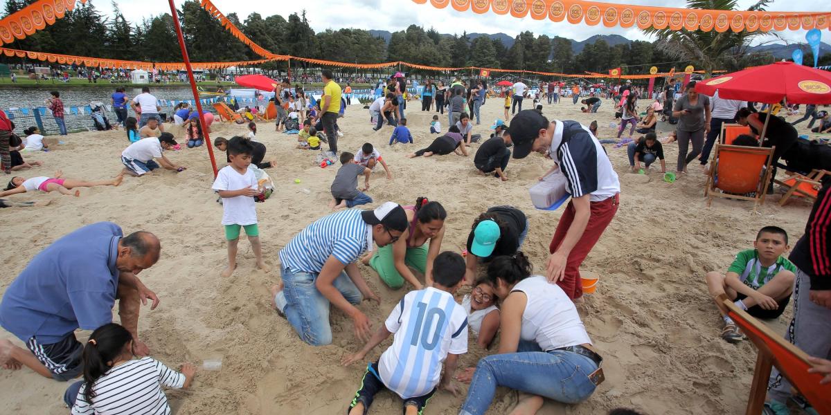 Así como en el 2018 (imagen), los bogotanos podrán disfrutar de la playa en familia.