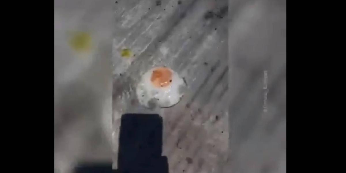 El huevo estuvo listo luego de 22 minutos sobre el asfalto.