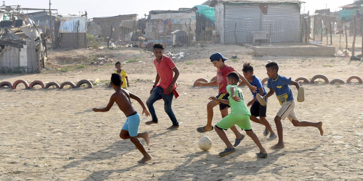 Niños jugando en la comunidad de Aeropuerto en La Guajira, Colombia. Foto tomada en abril de 2019.