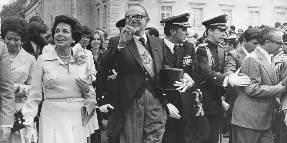 Cecilia Caballero y su esposo, el expresidente liberal Alfonso López Michelsen, el día que llegaron a la Presidencia en 1974.