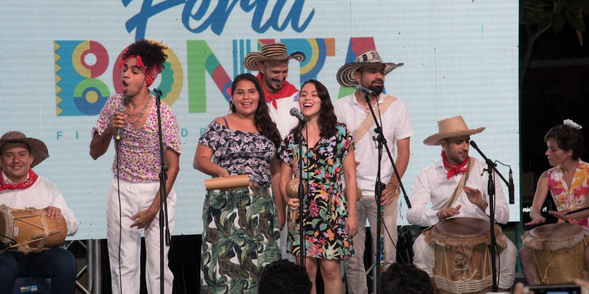 El grupo de tamboras de la Escuela Municipal de Artes (EMA), Golpe Bullaramanga, hizo una presentación en el marco del lanzamiento de la Feria Bonita 2019.