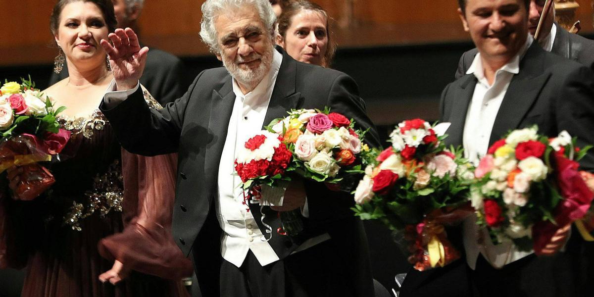 Plácido Domingo, triunfador en Salzburgo, ha sido denunciado por acoso sexual por ocho cantantes líricas y una bailarina.