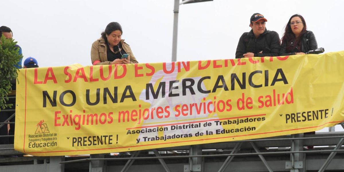 Concentración a las afueras de la Secretaría de Educación, en Bogotá.