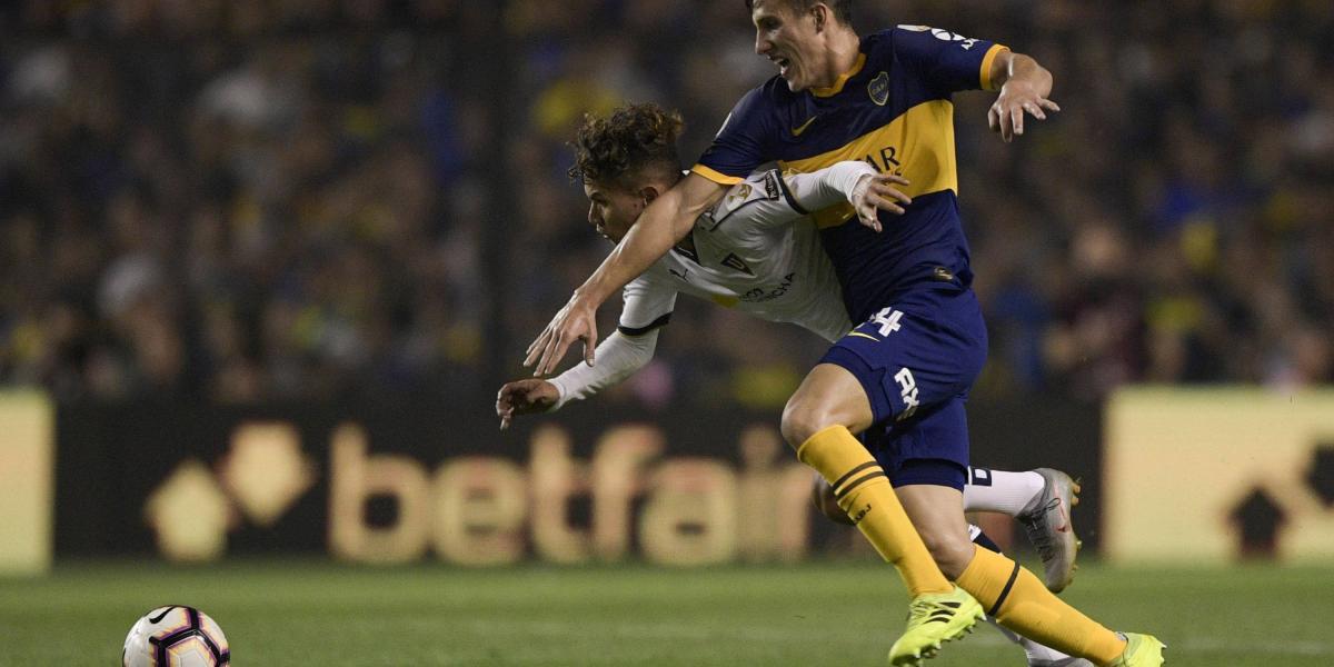 Acción del juego de Copa entre Boca y Liga de Quito