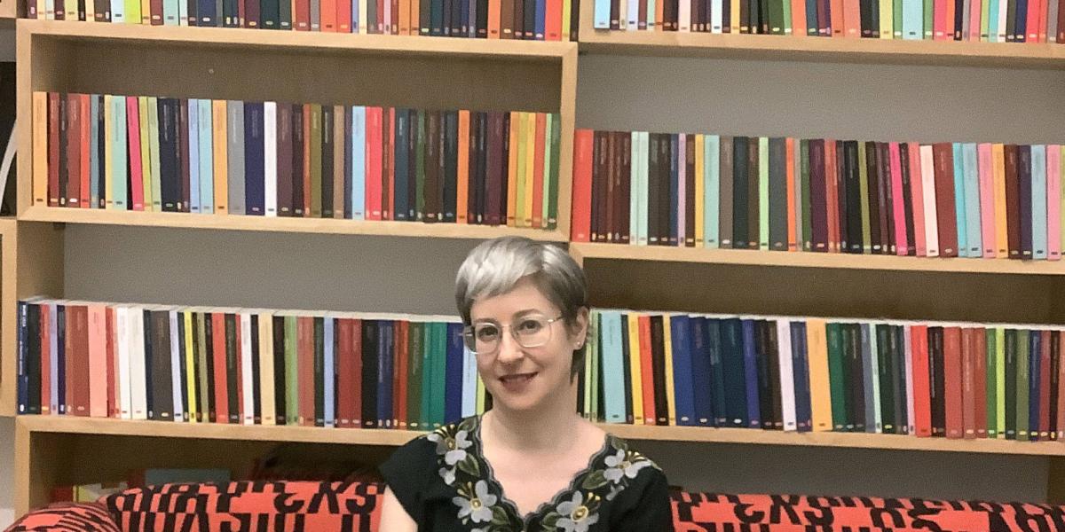 Sara Kramer llegó a la NYRB a realizar un trabajo vacacional y ya cumplió más de 20 años redescubriendo libros perdidos.