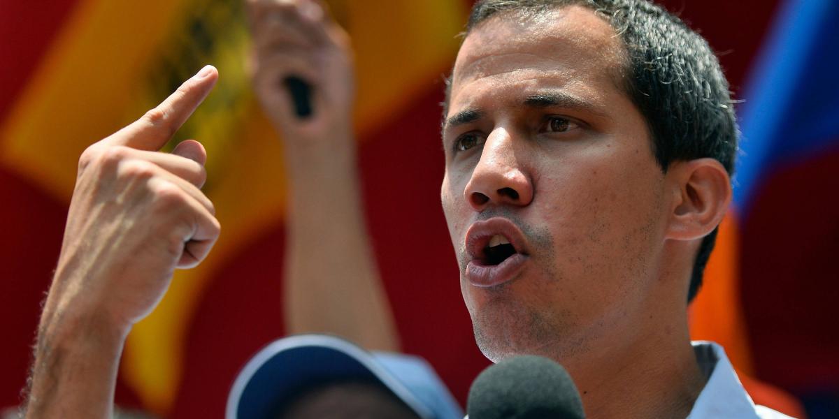 El presidente encargado de Venezuela, Juan Guaidó, les pidió a los venezolanos este sábado que presionen al régimen saliendo a la calle.