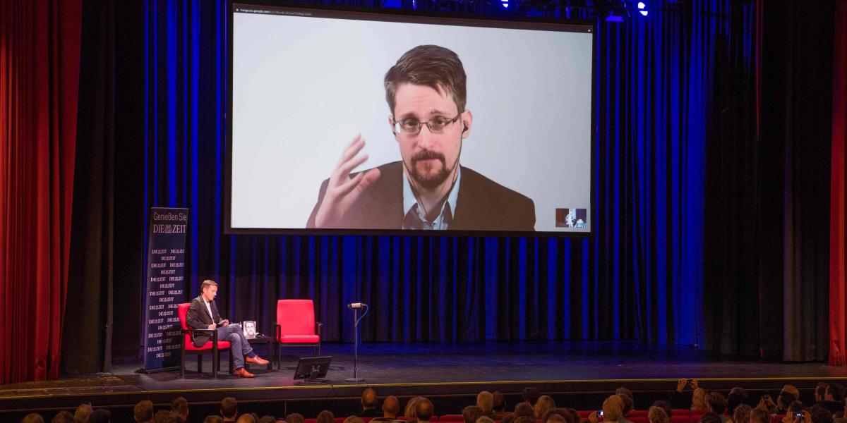 Edward Snowden presentó el miércoles, a través de una videoconferencia, su libro ‘Vigilancia permanente’.