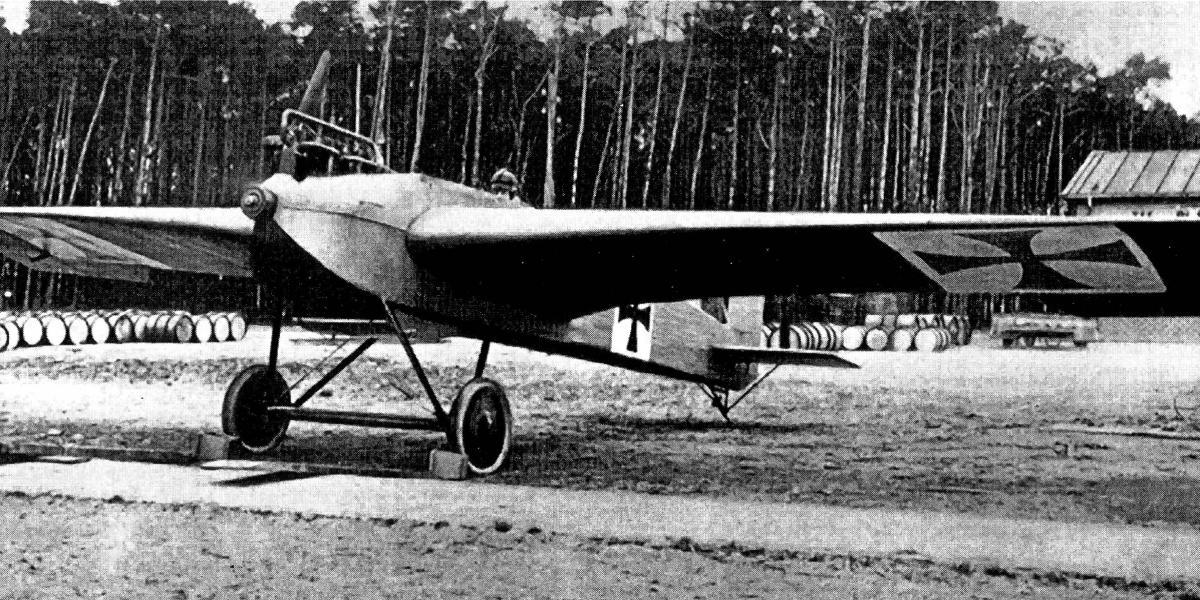 Foto del Junkers J1 alistándose para iniciar un vuelo. Fue tomada en Döberitz (Alemania),