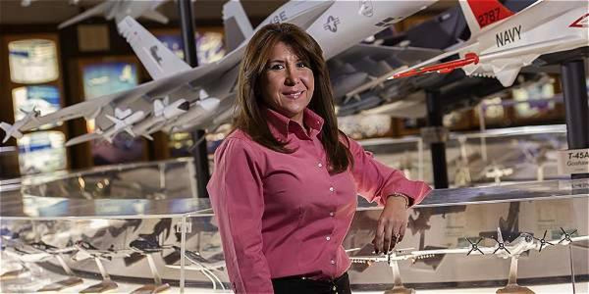 Adriana Ocampo Senior, primera colombiana en Boeing, gigante de la industria aeroespacial.