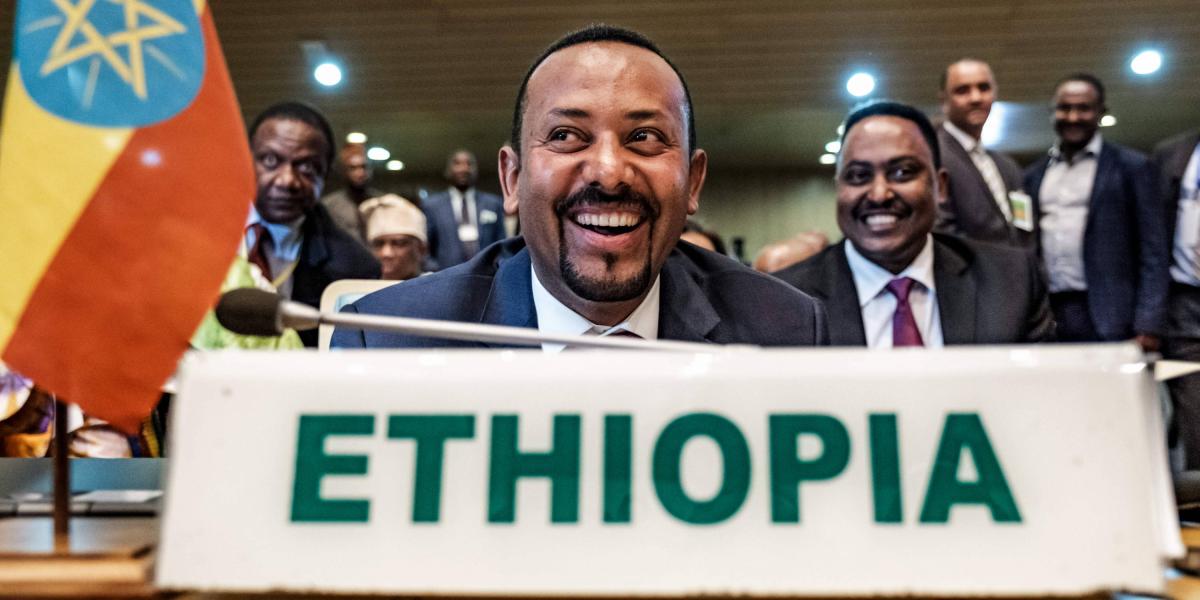 Foto del 17 de enero de 2019, en la que el primer ministro de Etiopía, Abiy Ahmed, sonríe en un encuentro con líderes africanos durante las elección de la República Democrática del Congo.