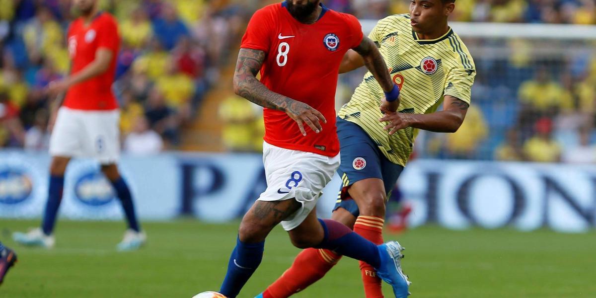 Acción de juego del partido entre Colombia y Chile.