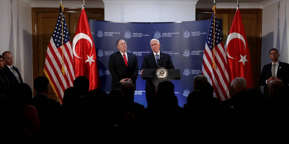 Mike Pence y Mike Pompeo en Ankara.