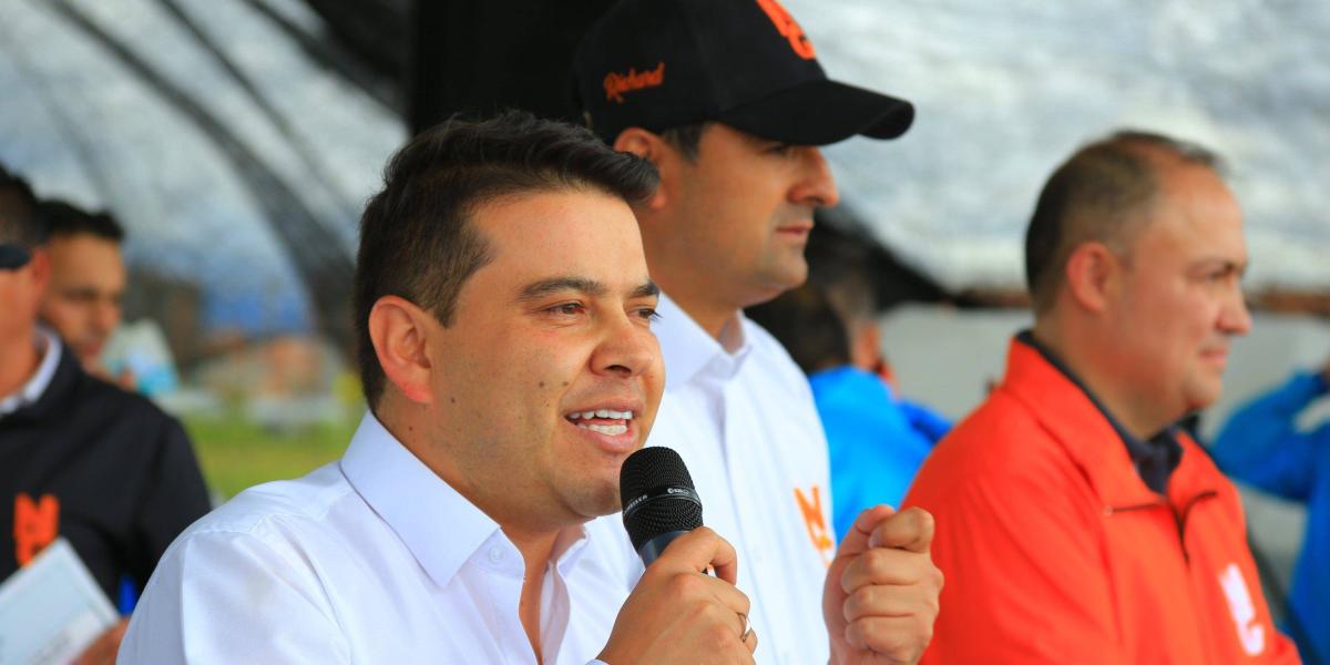 Nicolás García es abogado especialista en gobierno y políticas públicas. Ha desempeñado distintos cargos en Cundinamarca y, en los últimos dos años, le ha dado la vuelta al departamento.