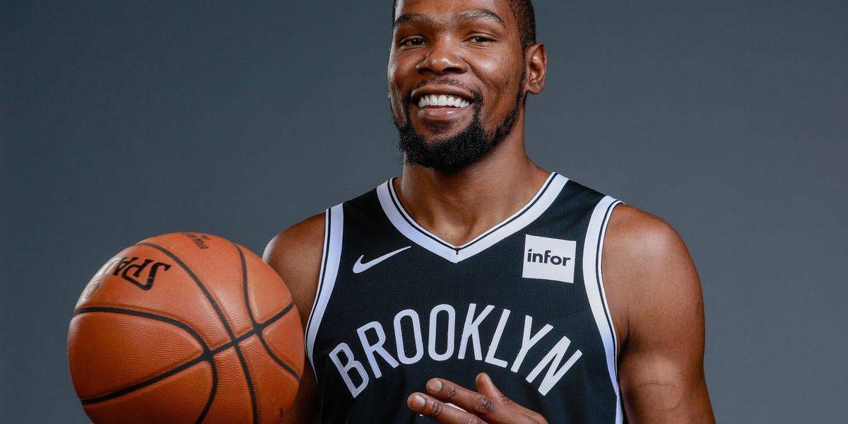 Kevin Durant, que este verano firmó por los Brooklyn Nets, tiene un salario de 38,2 millones de dólares.